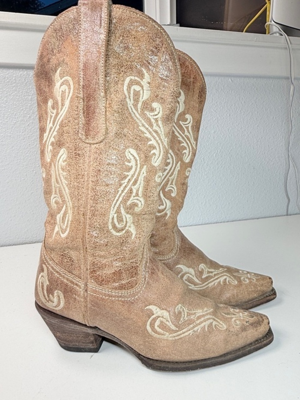 Corral boots Metallic Embroidered Western Cowboy Boots Snip Toe women size  7.5